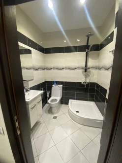 İcarə ofis 6 otaqlı 285 m², 8 Noyabr m.-10