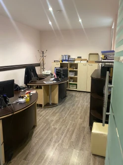 İcarə ofis 6 otaqlı 285 m², 8 Noyabr m.-9