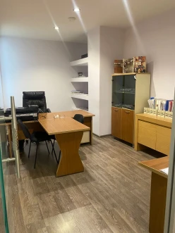 İcarə ofis 6 otaqlı 285 m², 8 Noyabr m.-13