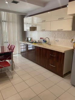 İcarə ofis 6 otaqlı 285 m², 8 Noyabr m.-14