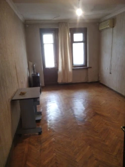 Satılır köhnə tikili 2 otaqlı 65 m², Yasamal r.-2