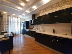 İcarə yeni tikili 3 otaqlı 150 m², Səbail r.-9