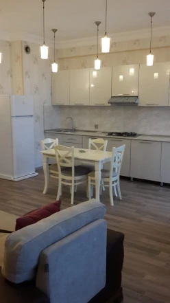 Satılır yeni tikili 2 otaqlı 90 m², Qara Qarayev m.-4