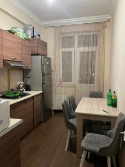 Satılır yeni tikili 2 otaqlı 60 m², İnşaatçılar m.-7