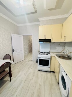 İcarə yeni tikili 2 otaqlı 90 m², İnşaatçılar m. İcarə yeni tikili 2 otaqlı 90 m², İnşaatçılar m.