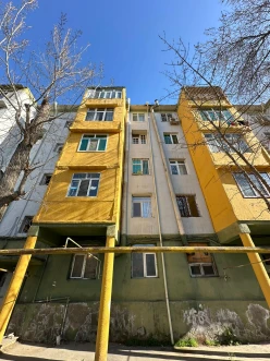 Satılır köhnə tikili 4 otaqlı 72 m², Neftçilər m.-3 Satılır köhnə tikili 4 otaqlı 72 m², Neftçilər m.-3