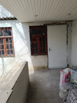 Satılır köhnə tikili 3 otaqlı 60 m², Binə q.-8