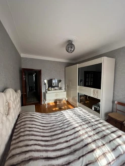 Satılır köhnə tikili 3 otaqlı 75 m², İnşaatçılar m.-6