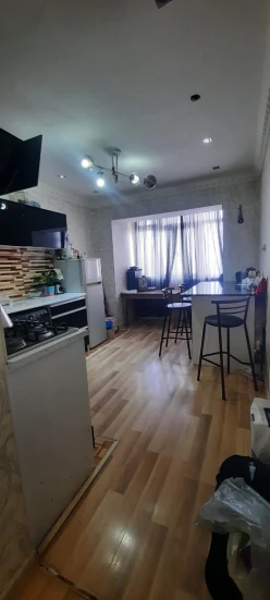 Satılır köhnə tikili 2 otaqlı 60 m², Nəsimi m.-10