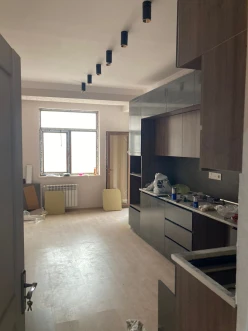 İcarə yeni tikili 2 otaqlı 100 m², İnşaatçılar m.-8