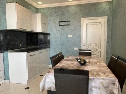 Satılır yeni tikili 3 otaqlı 147 m², İnşaatçılar m.-4