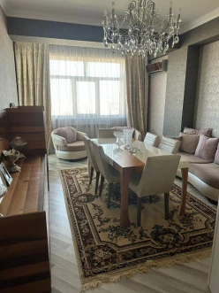 Satılır yeni tikili 3 otaqlı 113 m², İnşaatçılar m.-4