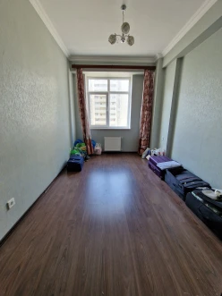 Satılır yeni tikili 3 otaqlı 75 m², İnşaatçılar m.