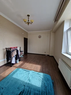 Satılır yeni tikili 3 otaqlı 75 m², İnşaatçılar m.-6