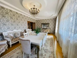 Satılır ev/villa 14 otaqlı 649 m²,  Azadlıq prospekti m.-23
