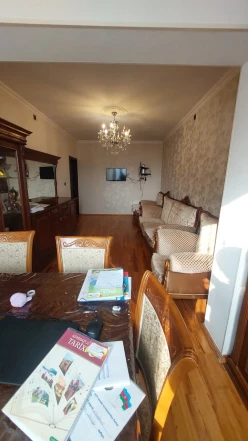 Satılır köhnə tikili 4 otaqlı 110 m²,  İnşaatçılar m.-10