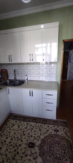 Satılır köhnə tikili 3 otaqlı 60 m²,  İnşaatçılar m.