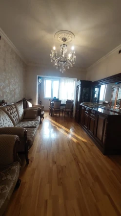 Satılır köhnə tikili 4 otaqlı 110 m²,  İnşaatçılar m.-11