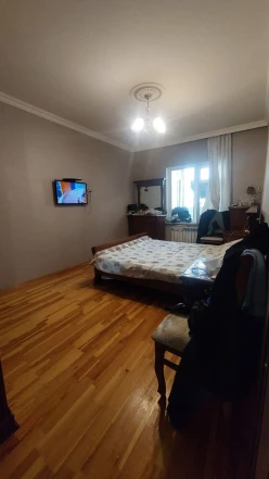 Satılır köhnə tikili 4 otaqlı 110 m²,  İnşaatçılar m.-8
