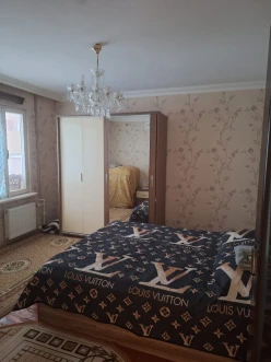 Satılır köhnə tikili 4 otaqlı 80 m²,  Qaraçuxur-3