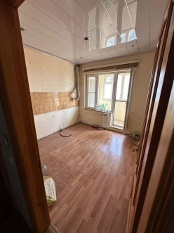 Satılır köhnə tikili 3 otaqlı 90 m², Azadlıq prospekti m.-4