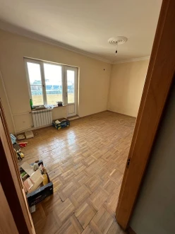 Satılır köhnə tikili 3 otaqlı 90 m², Azadlıq prospekti m.-5