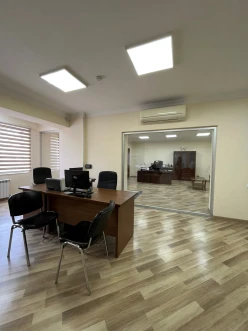 İcarə ofis 10 otaqlı 400 m², Elmlər Akademiyası m.-3