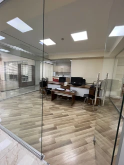 İcarə ofis 10 otaqlı 400 m², Elmlər Akademiyası m.-11