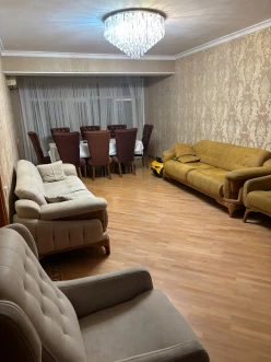 Satılır köhnə tikili 4 otaqlı 110 m², İnşaatçılar m.-11 Satılır köhnə tikili 4 otaqlı 110 m², İnşaatçılar m.-11