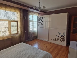 Satılır köhnə tikili 4 otaqlı 110 m², İnşaatçılar m.-5 Satılır köhnə tikili 4 otaqlı 110 m², İnşaatçılar m.-5