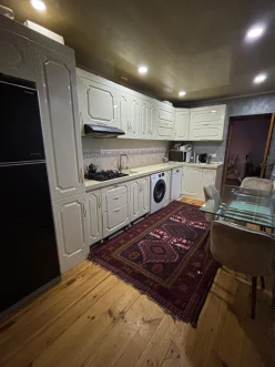 Satılır köhnə tikili 4 otaqlı 110 m², İnşaatçılar m.-10 Satılır köhnə tikili 4 otaqlı 110 m², İnşaatçılar m.-10