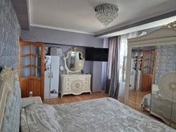 Satılır köhnə tikili 4 otaqlı 110 m², İnşaatçılar m.-6 Satılır köhnə tikili 4 otaqlı 110 m², İnşaatçılar m.-6