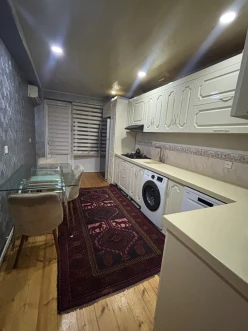 Satılır köhnə tikili 4 otaqlı 110 m², İnşaatçılar m.-9 Satılır köhnə tikili 4 otaqlı 110 m², İnşaatçılar m.-9