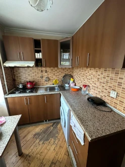 Satılır köhnə tikili 3 otaqlı 60 m², İnşaatçılar m.-8