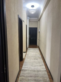 Продаётся новая 2-комнатная квартира площадью 60 м² рядом с метро İnşaatçılar.