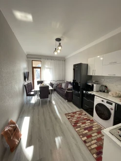 Satılır yeni tikili 2 otaqlı 75 m², İnşaatçılar m.-6