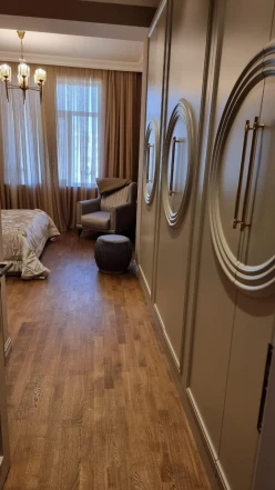 Satılır yeni tikili 4 otaqlı 170 m², İnşaatçılar m.-9