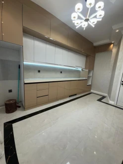 Satılır yeni tikili 3 otaqlı 130 m²,  İnşaatçılar m.-10