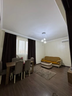 Satılır yeni tikili 2 otaqlı 60 m², İnşaatçılar m.-12