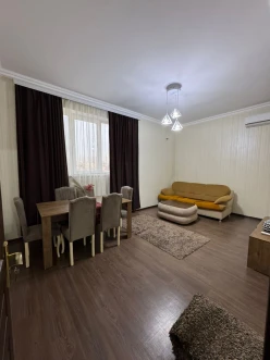 Satılır yeni tikili 2 otaqlı 60 m², İnşaatçılar m.-14