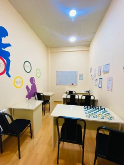 İcarə ofis 6 otaqlı 210 m²,  İnşaatçılar m.-8