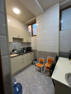 İcarə ofis 6 otaqlı 210 m²,  İnşaatçılar m.-3