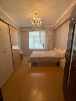 Satılır yeni tikili 2 otaqlı 80 m², İnşaatçılar m.-14