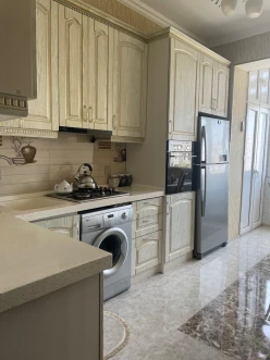 Satılır yeni tikili 2 otaqlı 80 m², İnşaatçılar m.-5