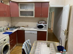 Satılır köhnə tikili 3 otaqlı 75 m², İnşaatçılar m.-8 Satılır köhnə tikili 3 otaqlı 75 m², İnşaatçılar m.-8