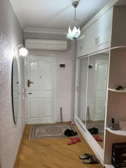 Satılır köhnə tikili 3 otaqlı 75 m², İnşaatçılar m.-7 Satılır köhnə tikili 3 otaqlı 75 m², İnşaatçılar m.-7