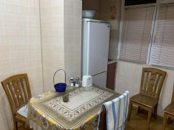 Satılır köhnə tikili 3 otaqlı 75 m², İnşaatçılar m.-6 Satılır köhnə tikili 3 otaqlı 75 m², İnşaatçılar m.-6