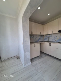 Satılır köhnə tikili 2 otaqlı 60 m²,  İnşaatçılar m.-6