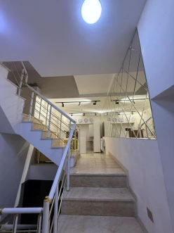 Satılır obyekt 350 m²,  Elmlər Akademiyası m.-5