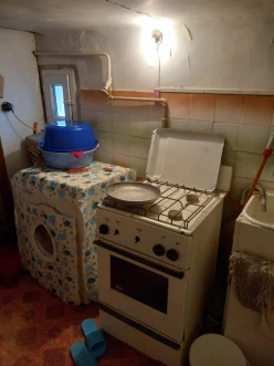 Satılır köhnə tikili 2 otaqlı 45 m², Yasamal r.-4